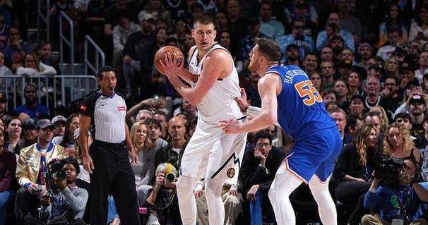 关于国际比赛日NBA常规赛传出新动向，纽约尼克斯再遭质疑，管理层表态——气氛紧张，球队文化再被提及的信息